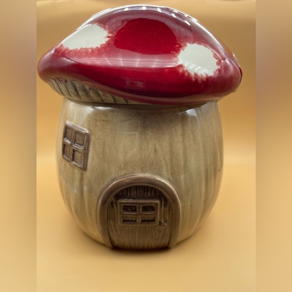 Retro Mushroom House Cookie Jar 🍄 🍪 NWOT
